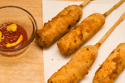 http://chaosinthekitchen.com/images/corndogs.jpg