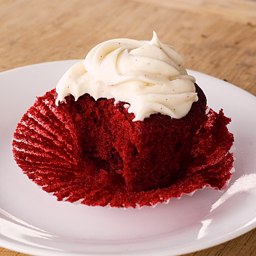 red-velvet-cupcakes-with-vanilla-bean-cream-cheese-frosting-chaos-in